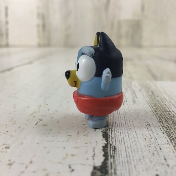 Bluey BABY BLUEY Figure with CRADLE Crib Baby Race Playset Blue RARE - Picture 4 of 16